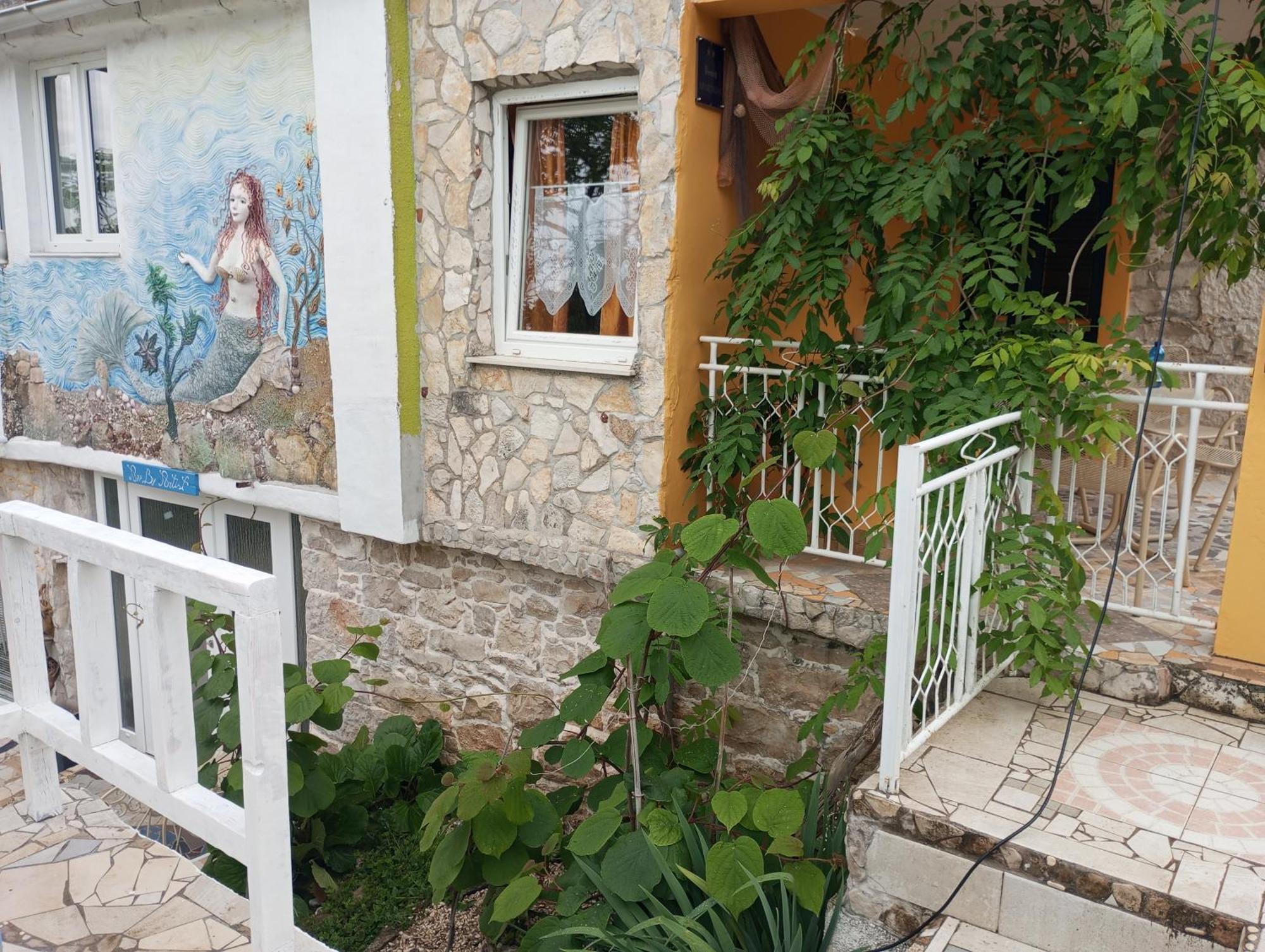 Pićan Apartman Sirena מראה חיצוני תמונה
